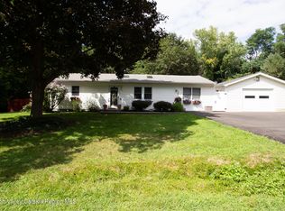 75 Oak Leaf Drive, Stuyvesant, NY 12173