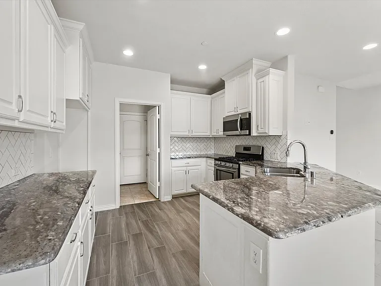 2317 Cortellia St — Photo 6