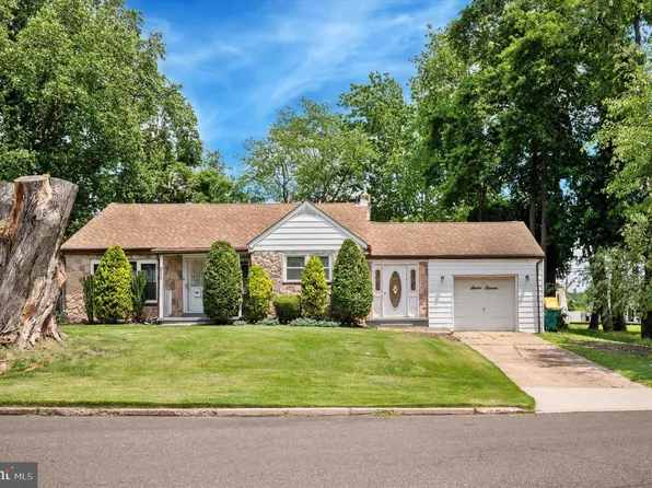 711 Winder Dr, Bristol, PA 19007