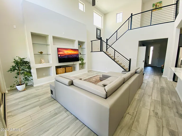 8928 W Missouri Ave — Photo 32