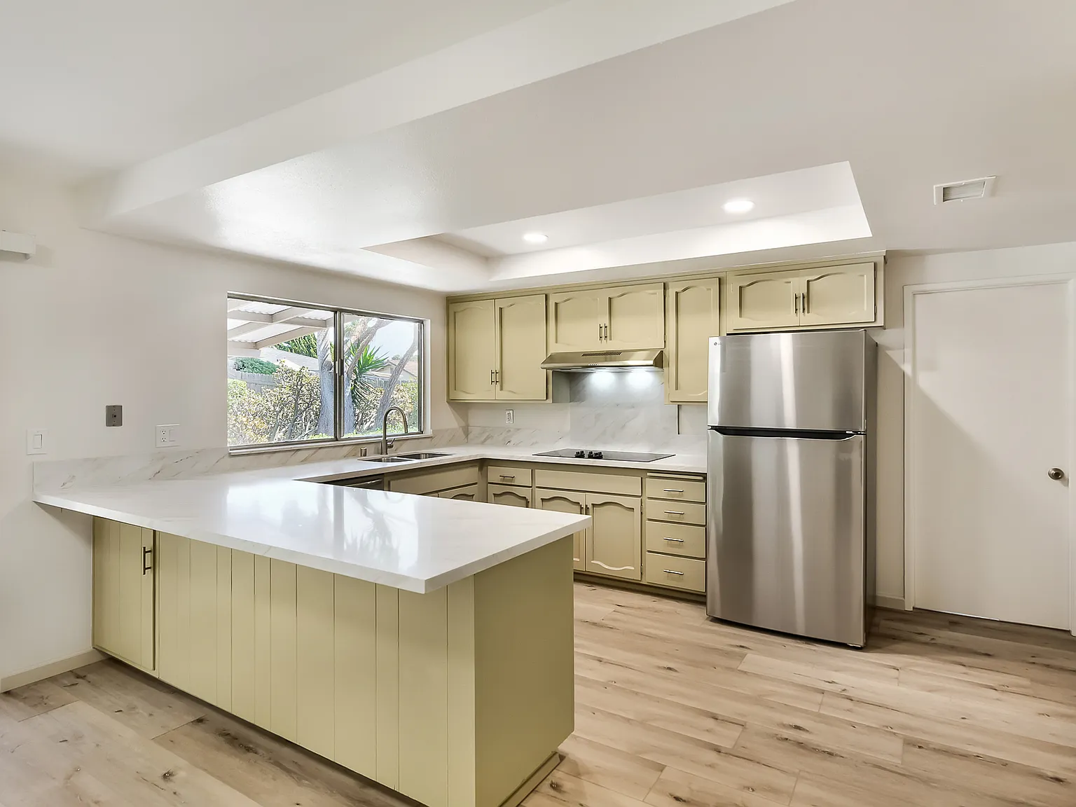 4 bed, 1570 sqft, $5,950 — Photo 4