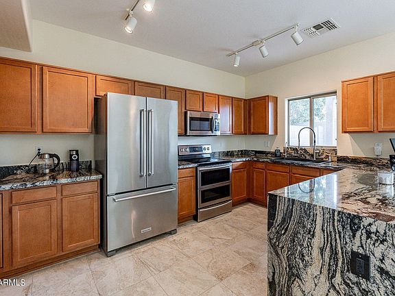 4th image of 2711 E SCHILIRO Circle