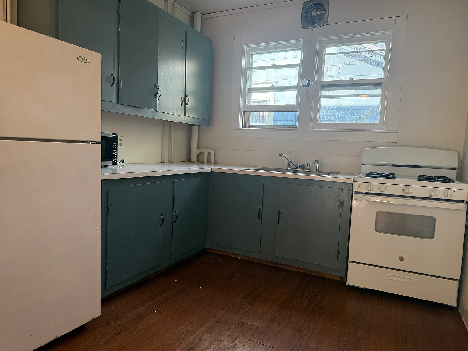 2 bed, $995 — Photo 4