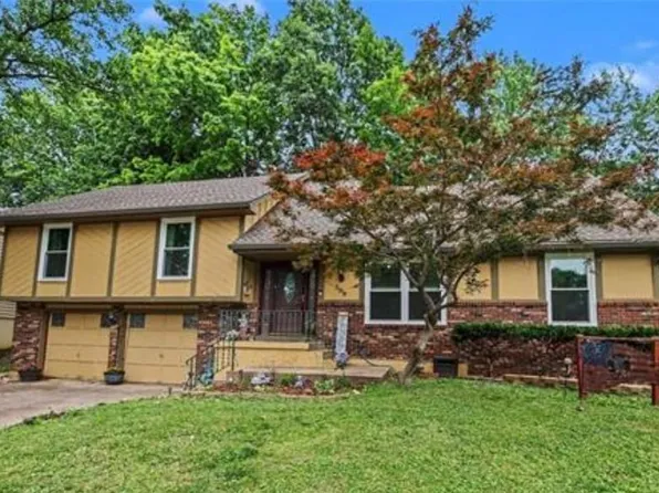 509 NE Country Ln, Lees Summit, MO 64086
