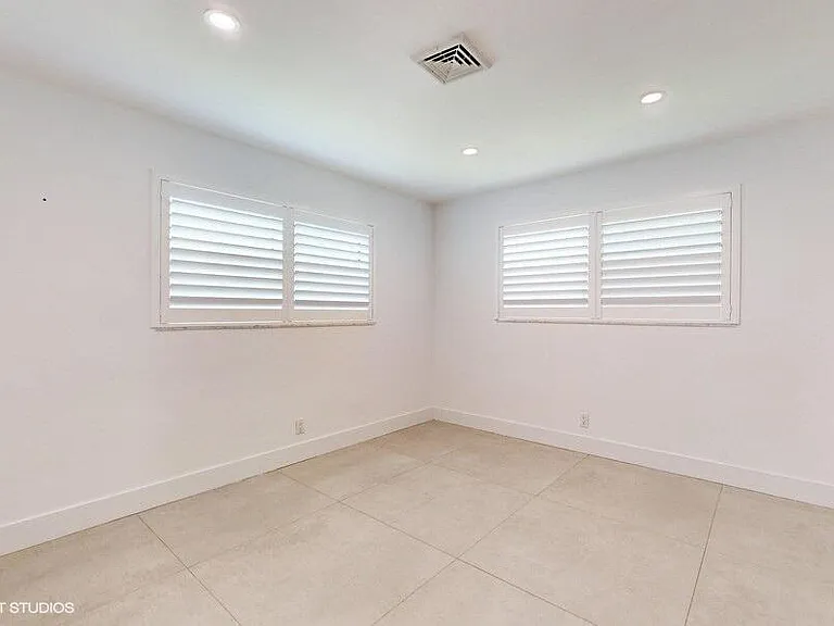 200 SW 6th Ave — Photo 18
