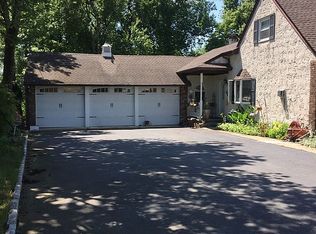 720 N Riverview Dr, Totowa, NJ