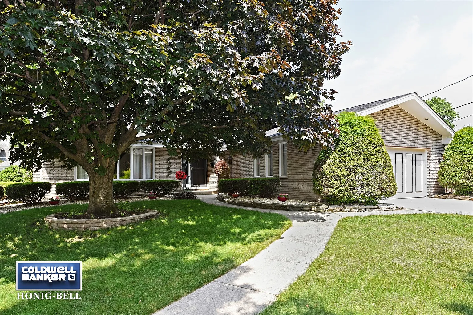 884 S Linden Dr photo 1