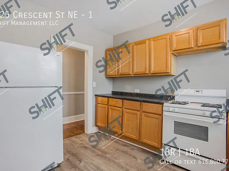 325 Crescent St NE #1 — Photo 4