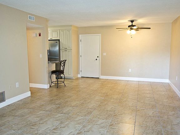 4th image of 3800 Saxon Dr APT 25B