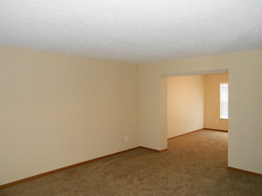 4th image of 121 Barry Knoll Dr