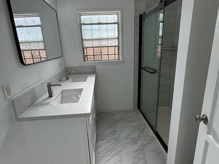 204 W Wells St — Photo 4