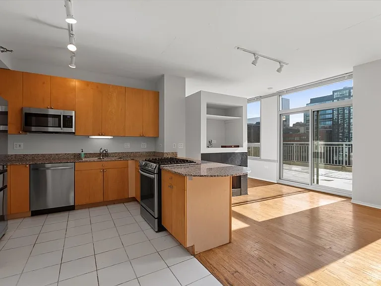 701 S Wells St #803 — Photo 2