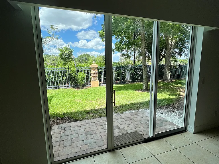 10411 Belfry Cir — Photo 38