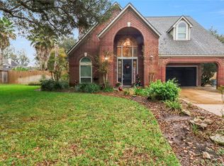 134 Strawberry Dr, Lake Jackson, TX 77566