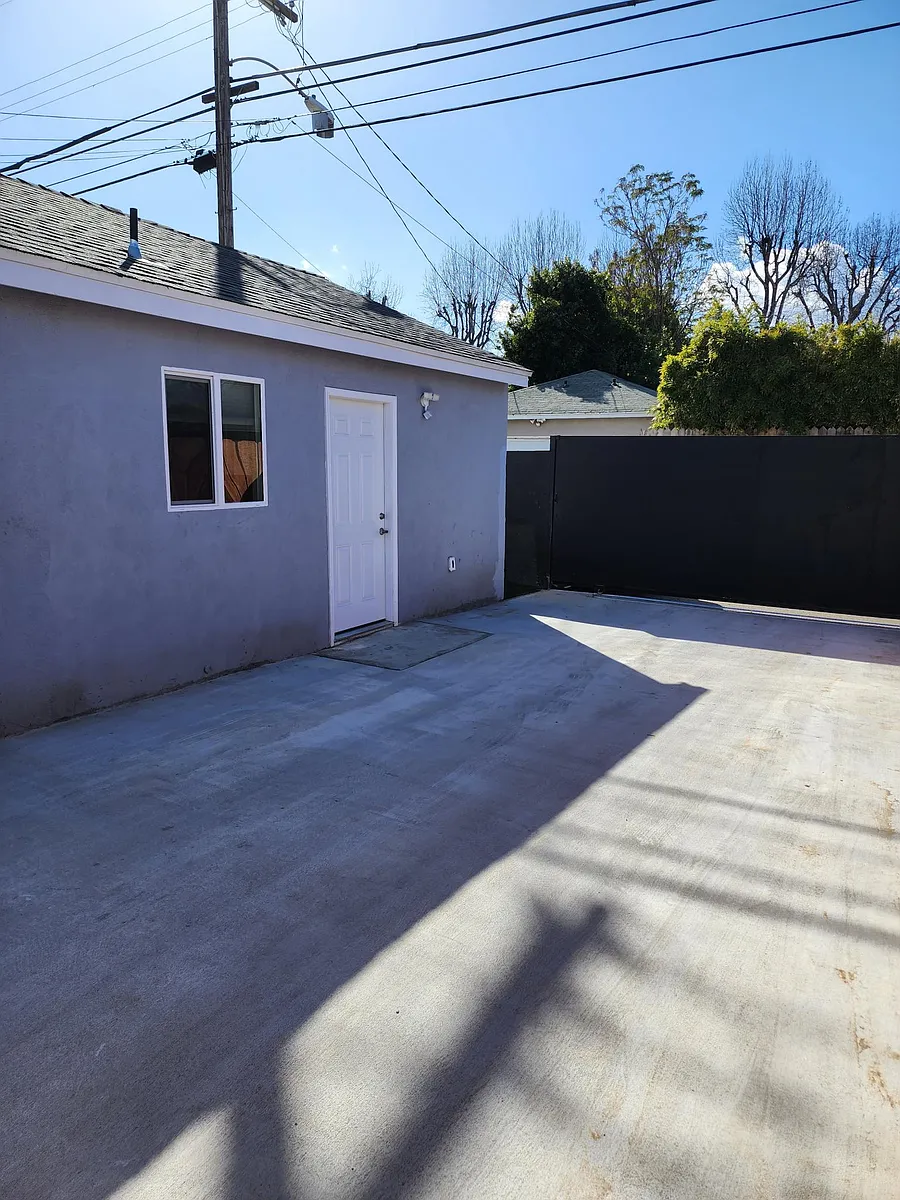 Building Photo - 6505 White Oak Ave