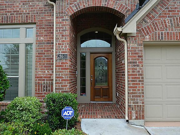 Arched front doorway inviting you inside.