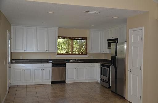 5th image of 1103 Country Club Dr
