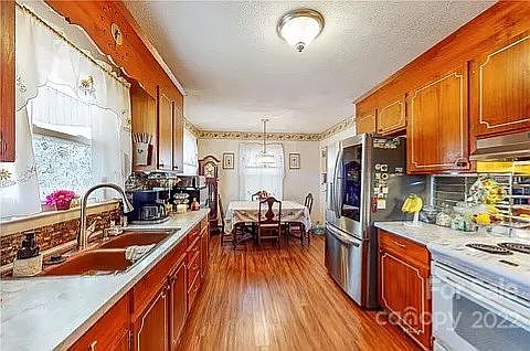 4th image of 204 Tanglewood Dr
