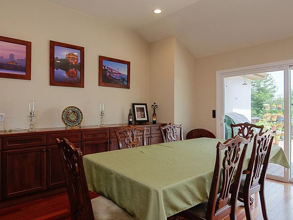 5th image of 1041 Club House Dr