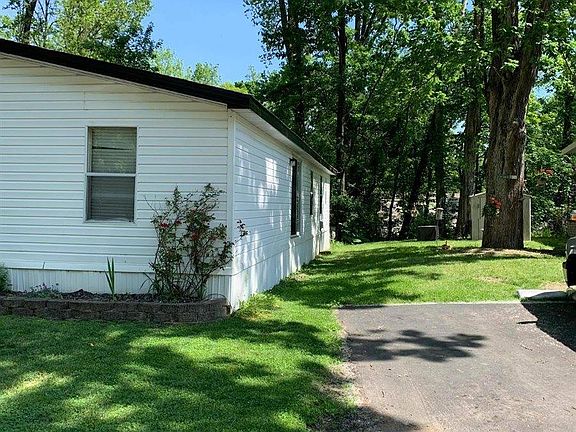 2nd image of 275 Robin Ln
