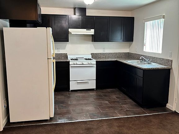 4th image of 656 E 87th Pl #1/4