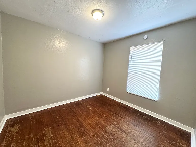 2030 NW 25th St #15 — Photo 12
