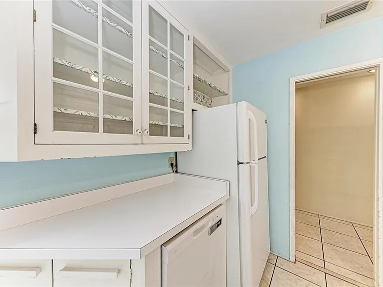 1827 Alta Vista St — Photo 13