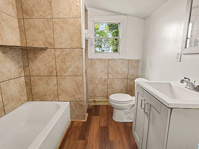 220 Avenue Z — Photo 14