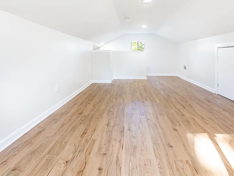 225 Bentz Ave — Photo 26