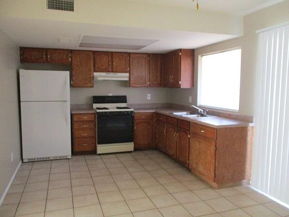 5th image of 8820 W Monterosa St