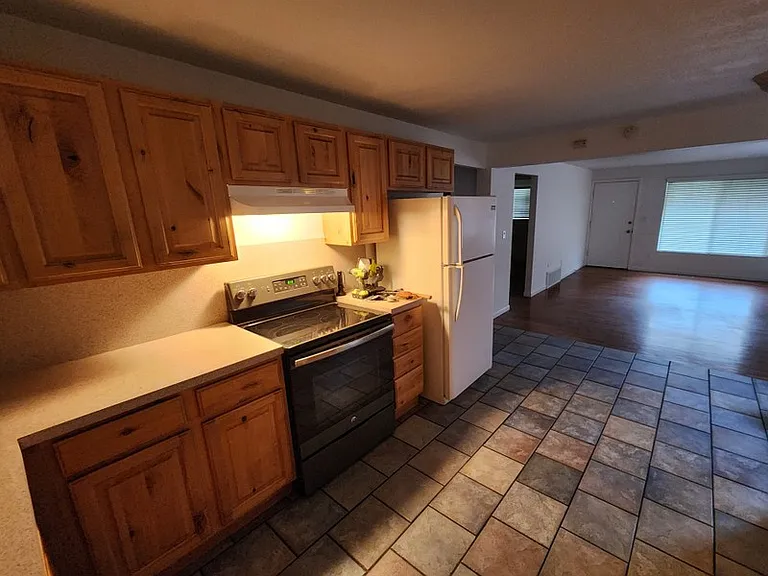 370 N F St #1 — Photo 9