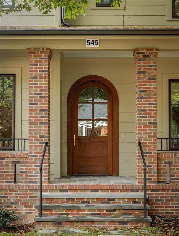 4 bed, 4.5 bath, 3389 sqft, $8,000 — Photo 4