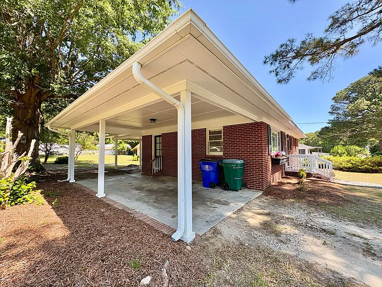 102 N Clarendon Dr — Photo 28