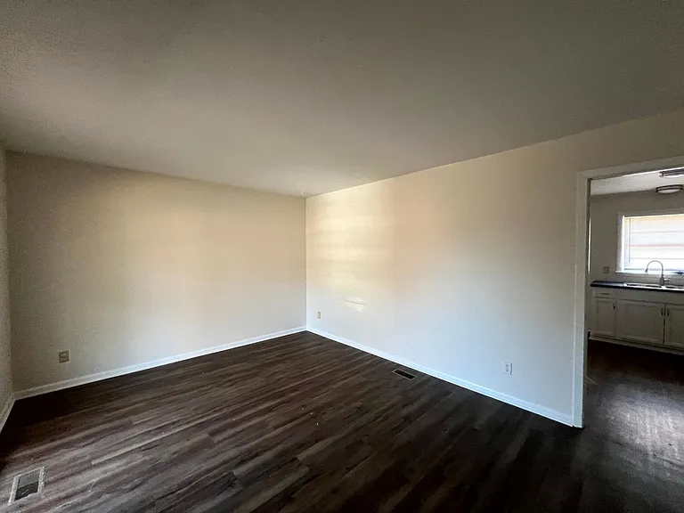 944 Lark Dr — Photo 4