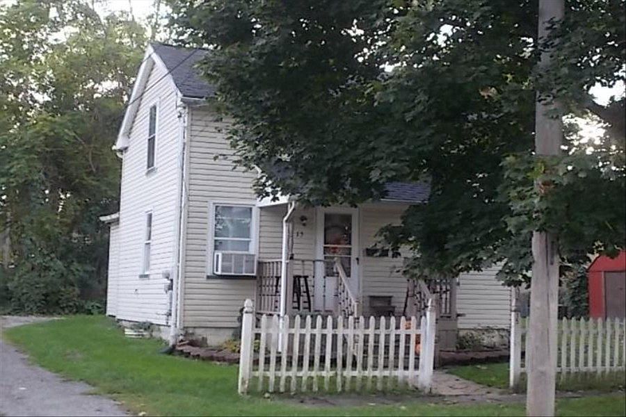 1st image of 15 E 2nd St