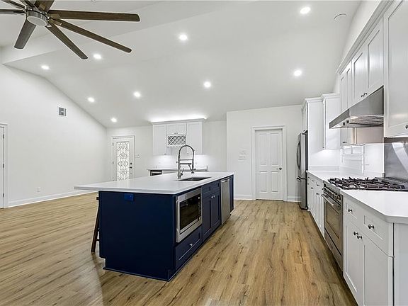 5th image of 3116 Tolmas Dr