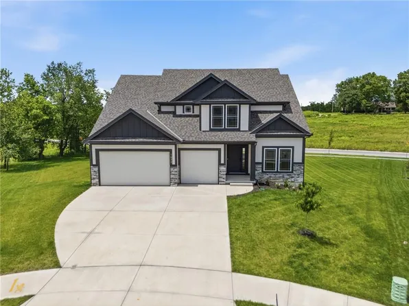 1972 Longview Dr, Liberty, MO 64068