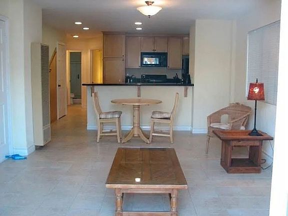 4th image of 117 30th St #A