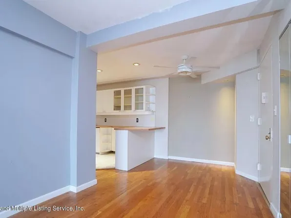 20 Cliff St APT 8N, Staten Island, NY 10305