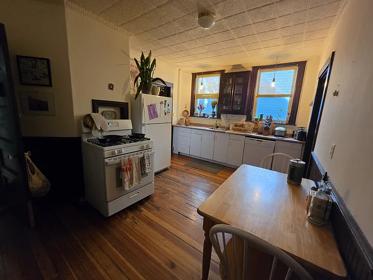 27 Stone Ave #1 — Photo 3