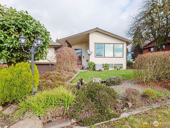 2nd image of 1412 Sheridan Road