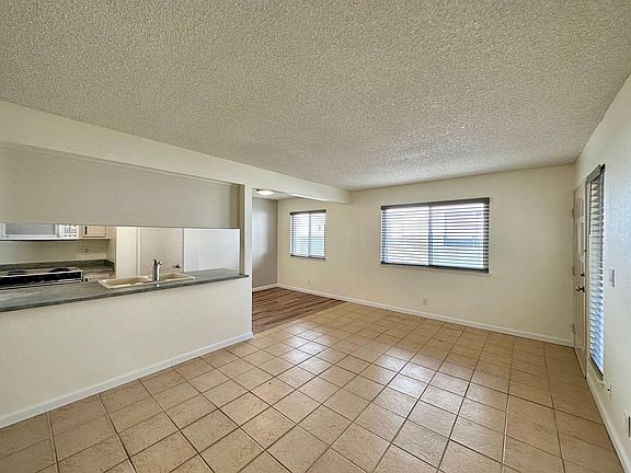 4th image of 1123 Carlsbad Pl