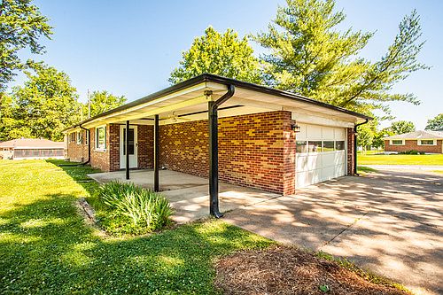 4th image of 4666 De Chantal Dr #A