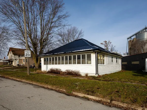 306 E State St, Morocco, IN 47963