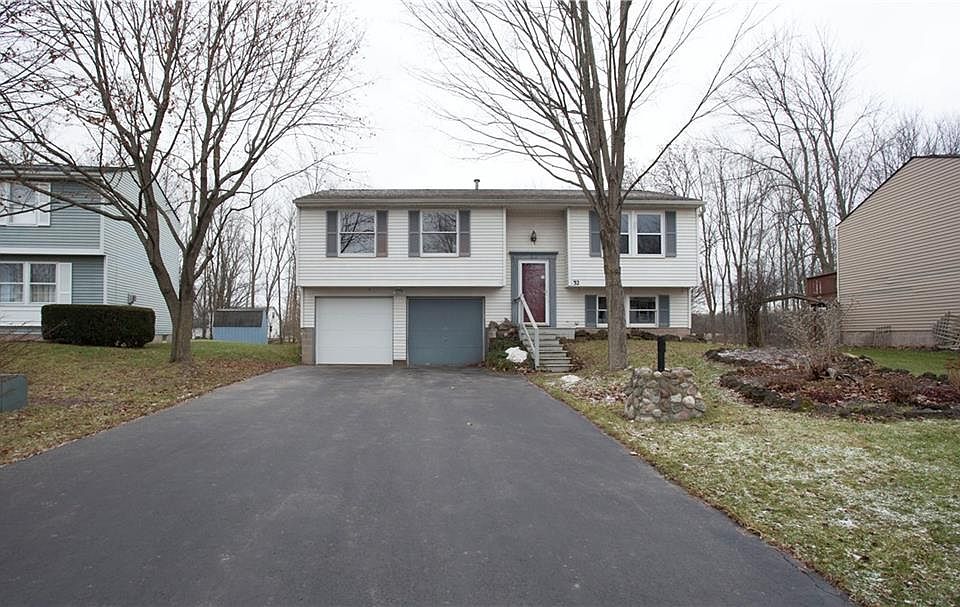 1st image of 32 Greenridge Cres