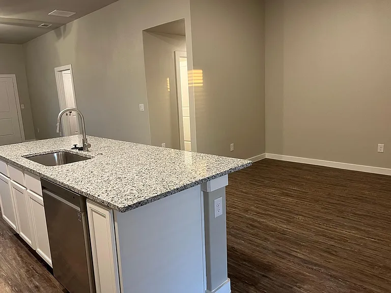 2911 Abbeville Ave — Photo 5