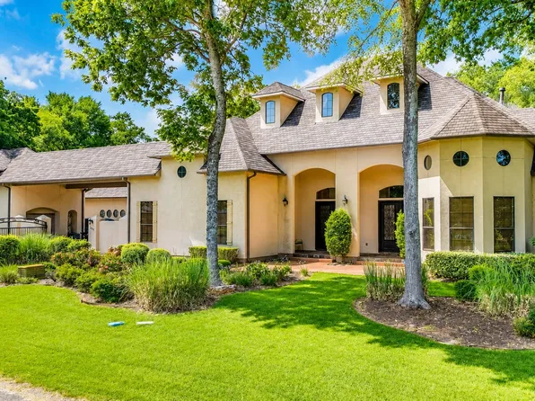 299 Saint Andrews Dr, Mabank, TX 75156