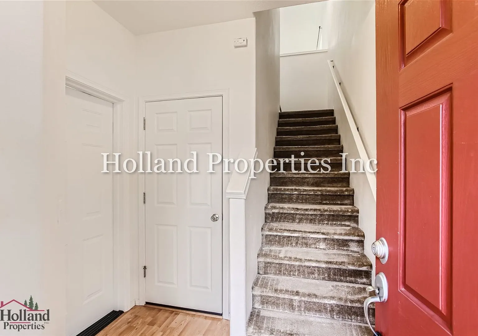 Wonderful 3-Level Hillsboro Townhouse! Special $500 credit on your first month's rent! — Photo 4