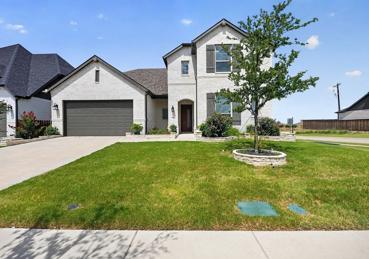 Spacious 4BR House in Aubrey — Photo 2