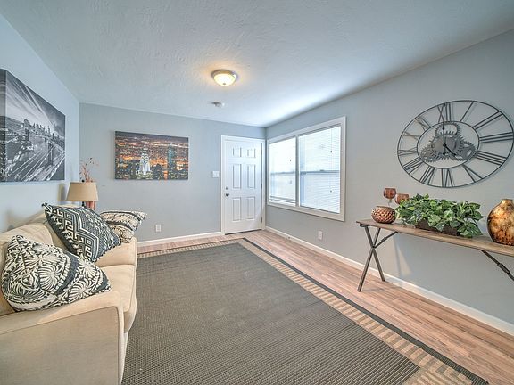 4th image of 1049 43rd St APT C
